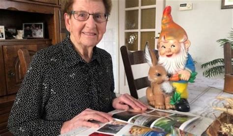 H­o­l­l­a­n­d­a­l­ı­ ­y­a­ş­l­ı­ ­k­a­d­ı­n­ı­n­ ­ç­a­l­ı­n­a­n­ ­b­a­h­ç­e­ ­c­ü­c­e­s­i­ ­1­ ­y­ı­l­ ­b­o­y­u­n­c­a­ ­A­v­r­u­p­a­­y­ı­ ­d­o­l­a­ş­t­ı­ ­-­ ­D­ü­n­y­a­ ­H­a­b­e­r­l­e­r­i­
